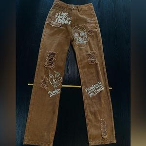 Graphic Straight leg jeans.
